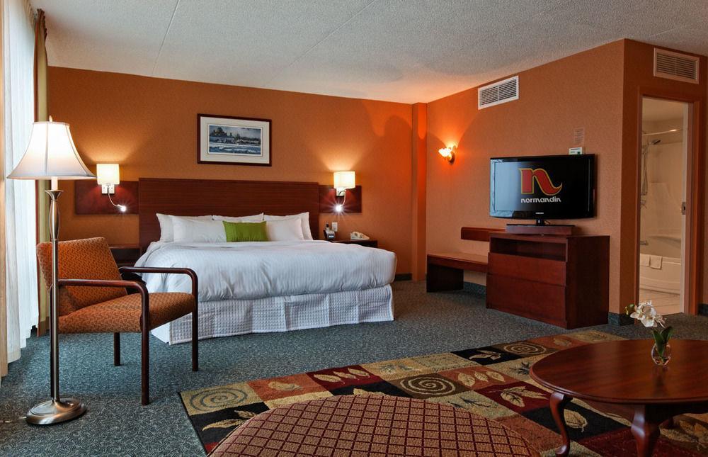 Hotel & Suites Normandin Quebec Buitenkant foto